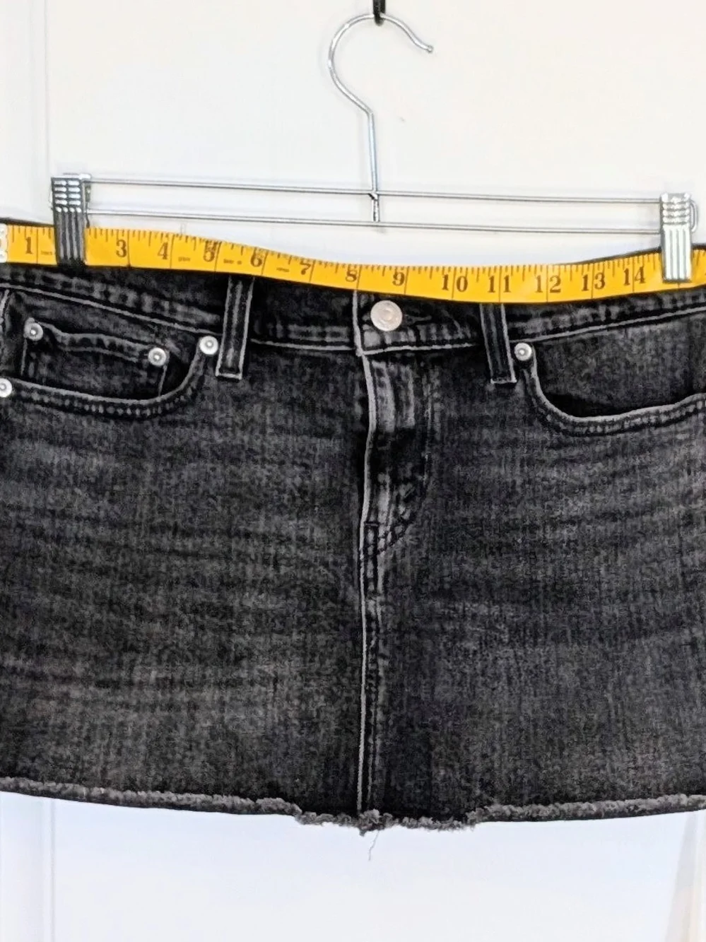 Levi's Black Wash Mini Denim Skirt 28 - Picture 4 of 5